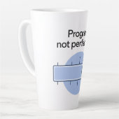 進歩は完全ではない カフェラテマグ (左アングル)