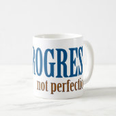 進歩完全さではなく! (回復引用文) コーヒーマグカップ (正面右)