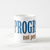 進歩完全さではなく! (回復引用文) コーヒーマグカップ (中央)