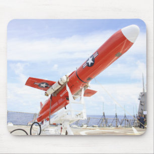 進水の準備ができたBQM-74E Chukarの無人機 マウスパッド