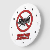 進行中のウォールクロックでトーキングフットボールのゲームが行われていません ラージ壁時計 (傾斜)