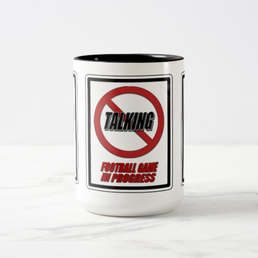 進行中のトーキングサッカーゲームなしコーヒーマグ ツートーンマグカップ (中央)