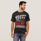 進行中のホラー 怖い手形デザイン Tシャツ (正面フル)
