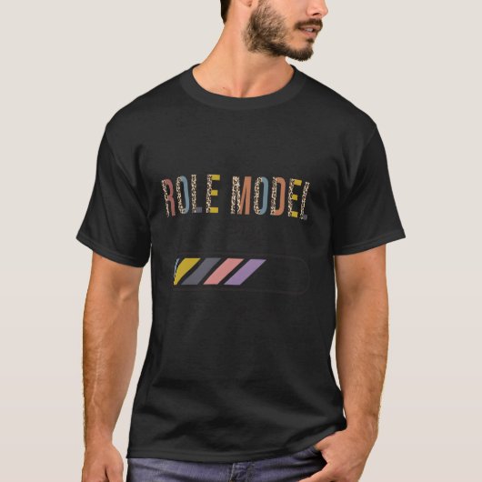 進行中のロールモデル今後のロールを待つモダン Tシャツ (正面)