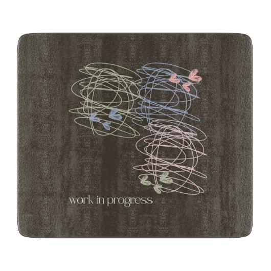 進行中の作業 – 落書きとハート カッティングボード (正面)