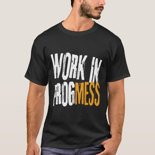 進行中の作業!Sおもしろいヴィンテージ乱雑な労働者 Tシャツ (正面)
