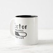 進行中の医師 | 未来のドクターマグ ツートーンマグカップ (正面左)