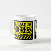 進行中の悪い日 コーヒーマグカップ (正面左)