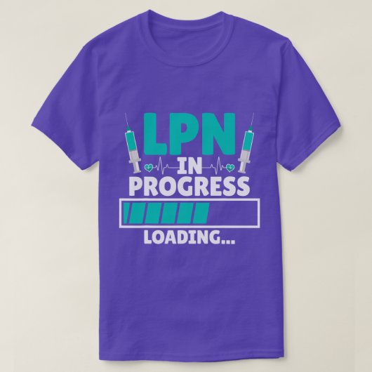 進行中のLPNロード – 将来のLPNナース看護 Tシャツ (デザイン正面)