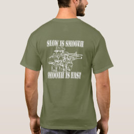 遅いです滑らかな滑らかです速い狙撃兵のギア Tシャツ