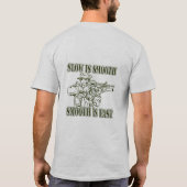 遅いです滑らかな滑らかです速い狙撃兵のギア Tシャツ (裏面)