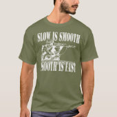 遅いです滑らかな狙撃兵のギアは Tシャツ (正面)