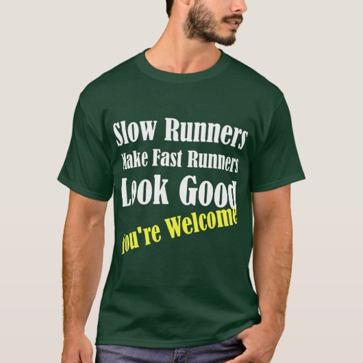 遅いランナーがあるくせに速いランナーを見栄えよく見せる少年 Tシャツ (正面)