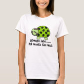 遅くしかし待ち時間の価値を持つTurtleかわいい女性または常に Tシャツ (正面)