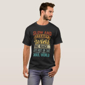 遅く着実にレースに勝つが、カタツムリには勝たない Tシャツ (正面フル)
