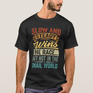 遅く着実にレースに勝つが、カタツムリには勝たない Tシャツ