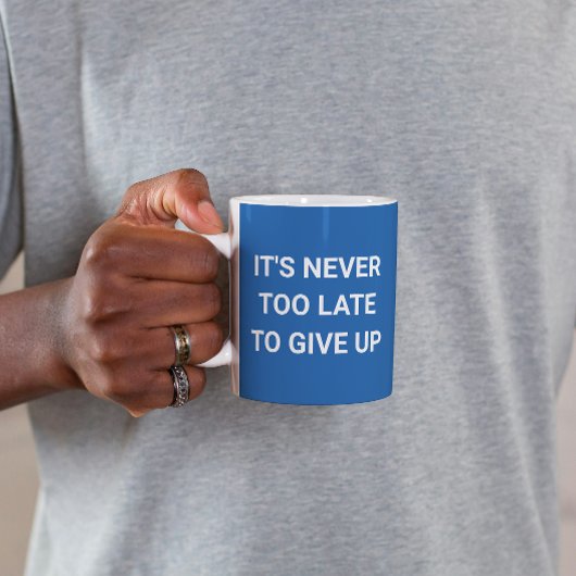 遅すぎるこ与えとがない – 青いsassy おもしろい コーヒーマグカップ
