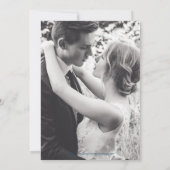 遅すぎるよりはマシな結婚式 パーティー 濃紺 招待状 (裏面)