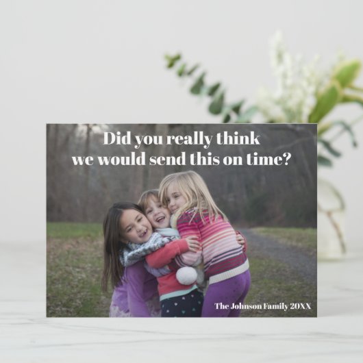 遅れおもしろいたクリスマス家族の写真皮肉 シーズンカード (スタンド正面)