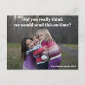 遅れおもしろいたクリスマス家族の写真皮肉 ポストカード (正面)