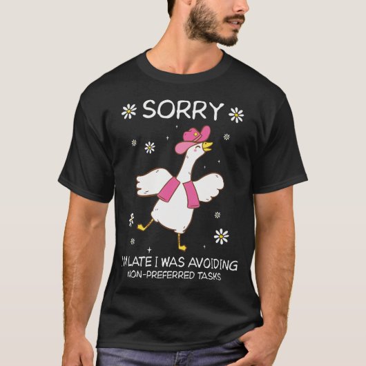遅れてすみません　やりたくない仕事を避けてました Tシャツ (正面)