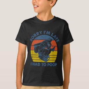 遅れてすみません、トイレで用を足してました Tシャツ