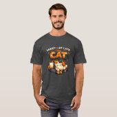 遅れてすみません - 猫が私の上に座っていました  冗談です  Tシャツ (正面フル)