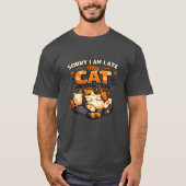 遅れてすみません - 猫が私の上に座っていました  冗談です  Tシャツ (正面)