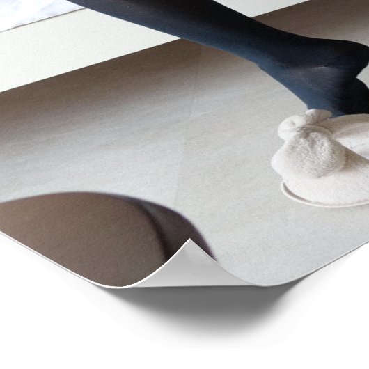 遅刻しそうで急いで着替える日本の女子高生 ポスター (角)