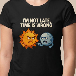 遅刻してなんかいない、時間がおかしい Tシャツ
