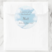 「遅刻夫、いつかは来る」ユーモアなカスタム ラウンドシール (バッグ)