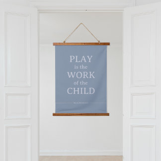 遊はマリア・モンテッソーリの作 吊り下げ型タペストリー