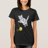 遊びに興じるトラ猫の鉛筆画 Tシャツ (正面)