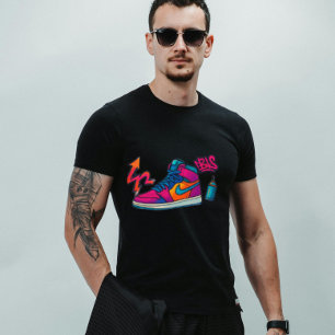 遊び心あふれるアーバンビジュアル - 存在感のあるストリートウェアスニーカーアート Tシャツ