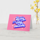 遊び心あふれるベイビー、寒いよ外は冬のデザイン カード (黄色い花)