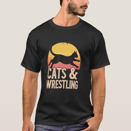 遊び心あふれる猫とレスリングのレトロな雰囲気 Tシャツ (正面)