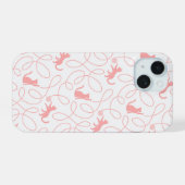 遊び心あふれる猫と毛糸玉のパターン ライトコーラルピンク iPhone 15ケース (裏面横)