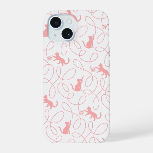 遊び心あふれる猫と毛糸玉のパターン ライトコーラルピンク iPhone 15ケース (裏面)
