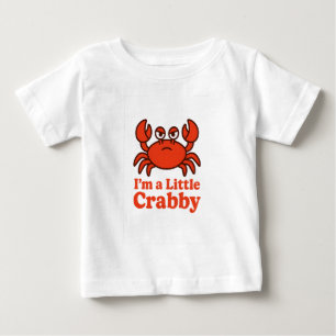 遊び心あふれる赤いカニ – “ちょっとイラッとしてる” ユーモア ベビーTシャツ