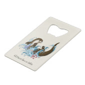 遊び心あふれる青いカワウソの水しぶき クレジットカード栓抜き (正面アングル)