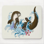 遊び心あふれる青いカワウソの水しぶき マウスパッド (正面)