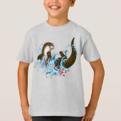 遊び心あふれる青いカワウソの水しぶき Tシャツ (正面)
