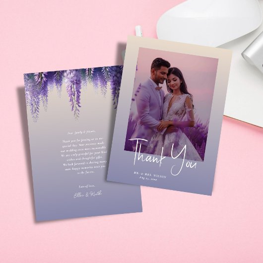 遊び心あふれる グラデーション 紫 花 フォト ウェディング サンキューカード