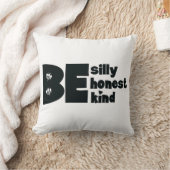 遊び心と誠実さと優しさのある名言 クッション (ブランケット)