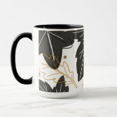 遊び心のあるエレガントな秋の落ち葉とどんぐり マグカップ (左)