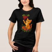 遊び心のあるジンジャー子猫とぶどう トライブレンドＴシャツ (正面)