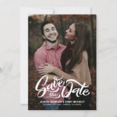 遊び心のあるホワイトハンドレタリング写真オーバーレイ フラワーリング セーブザデート (正面)