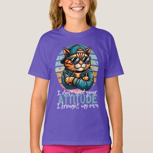 遊び心のある子猫 Tシャツ (正面)