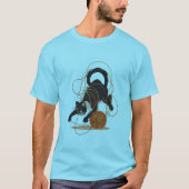 遊び心のある毛糸のボールに絡まる猫のデザイン - 楽しいかわいい猫 Tシャツ (正面)