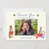 遊び心のある猫とギフトの黄色の子供の誕生日の写真 サンキューカード (正面)